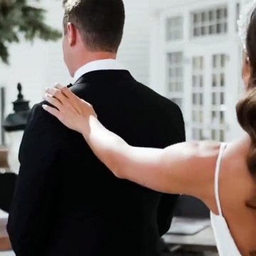 Sa réaction lorsqu’il découvre sa future femme en robe de mariée est tellement touchante !