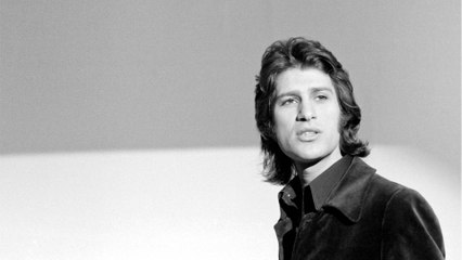 GALA VIDEO - Mike Brant : ce lourd secret de famille qui l’a hanté toute sa vie