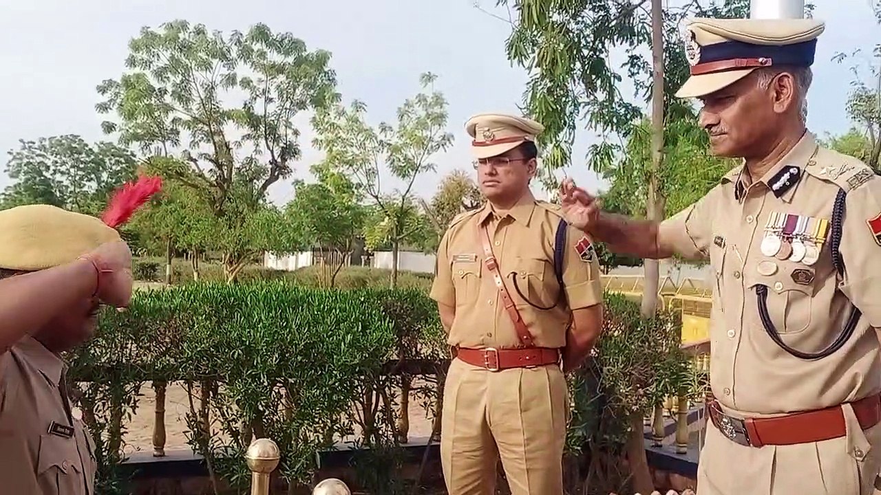 91 पुलिस जवानों का सेवा चिन्हों से हुआ सम्मान