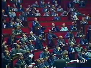 François Léotard annonce la privatisation de TF1