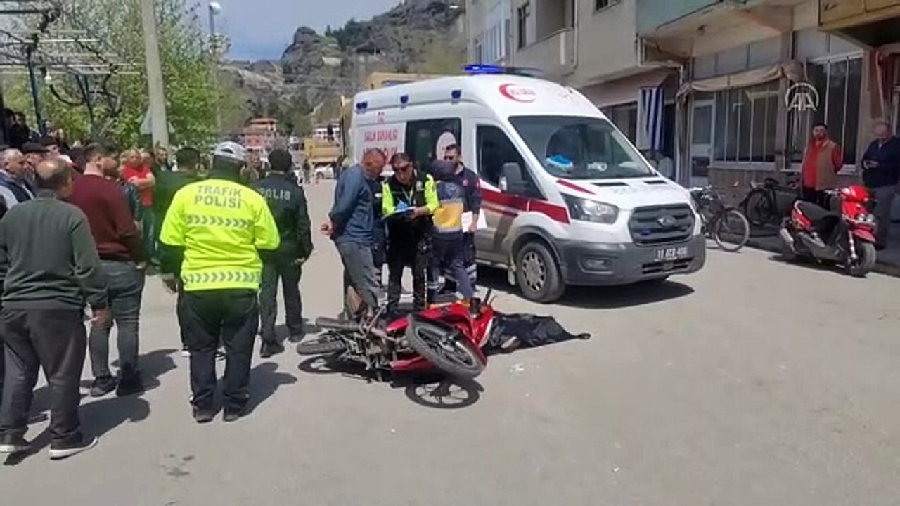 Çorum'da hafriyat kamyonuyla çarpışan motosikletin sürücüsü öldü