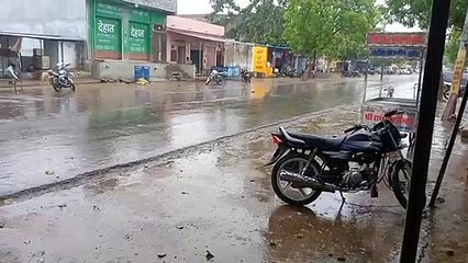 देखें वी​डियो... गर्मी में नजर आया सर्दी व बरसात का नजारा