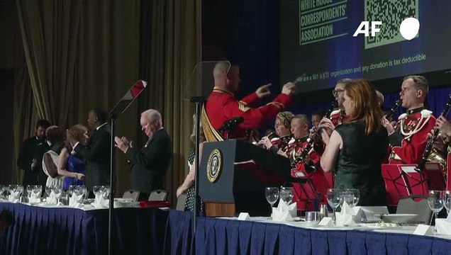 Joe Biden ri e faz piadas sobre a sua idade