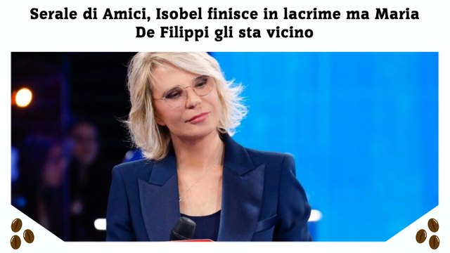 Serale di Amici, Isobel finisce in lacrime ma Maria De Filippi gli sta vicino