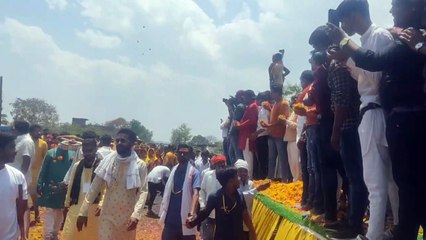 कलश यात्रा पर जगह-जगह पुष्प वर्षा