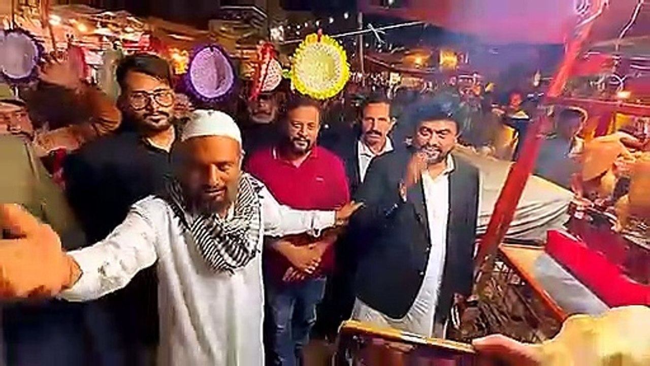 Chips Bechne Wali Larkri Ko Governor of Sindh Mr Kamran Khan Tesori Ki Janib se bara  Dukhan Dene ka Elan.