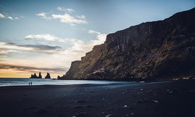 ثقب في قاع المحيط يهدد بزلزال مدمر