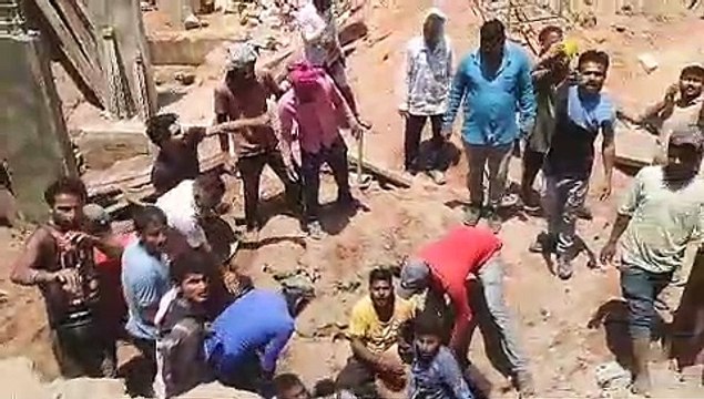 निर्माणाधीन कॉम्प्लेक्स के अण्डर ग्राउण्ड की मिट्टी ढही, एक श्रमिक दबा