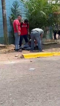 Enfermo mental agrede a alumnos de colegio en La Ceiba