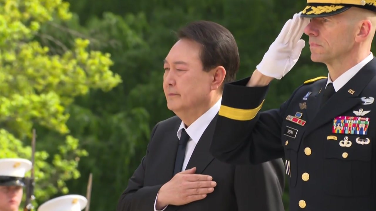 [뉴스라이더] 尹, 방미 이틀째 일정 시작...한국전쟁 기념 공원 참배 / YTN