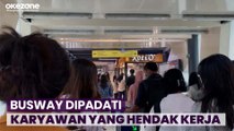 Hari Pertama Kerja di Jakarta, Busway Dipadati Karyawan