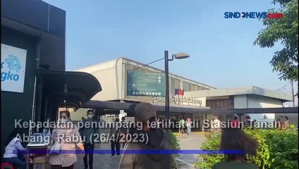 Stasiun Tanah Abang Kembali Dipadati Penumpang, Hari Pertama Kerja