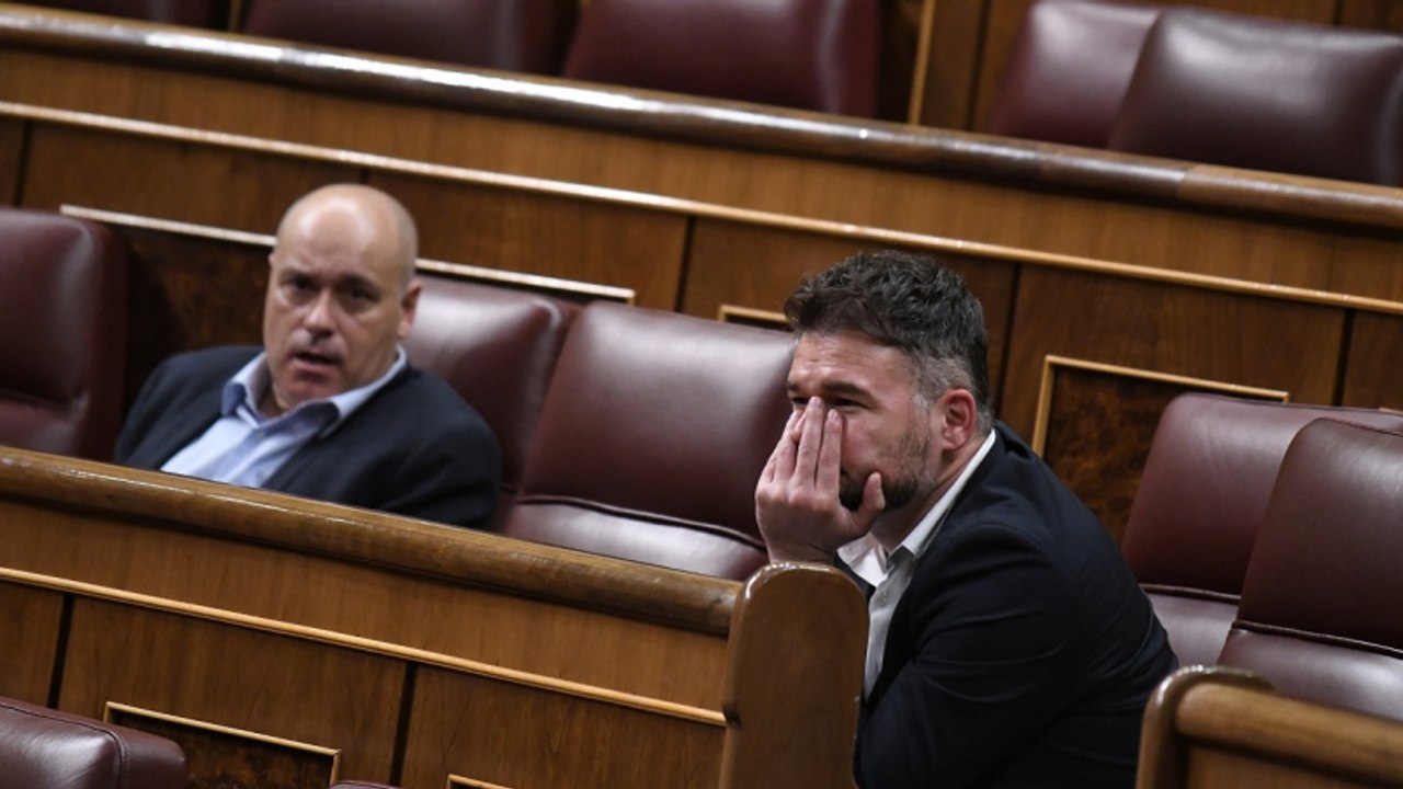 Sánchez y Rufián chocan en el Congreso por los Rodalies: "Anda más perdido que Feijóo en un debate"