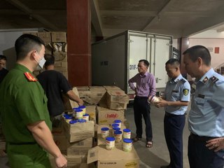 Phát hiện gần 10 tấn nguyên liệu làm kem que hết hạn