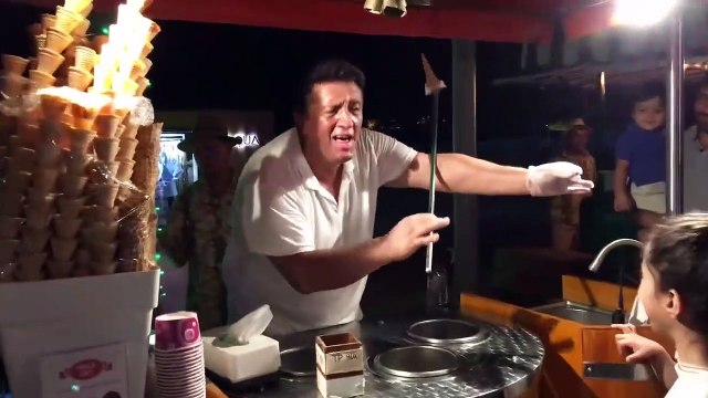 Elle va détester ce vendeur de glace pour le restant de sa vie...