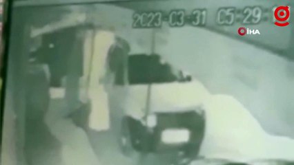 Amcasına kızıp otomobiline zarar verdi: O anlar kamerada