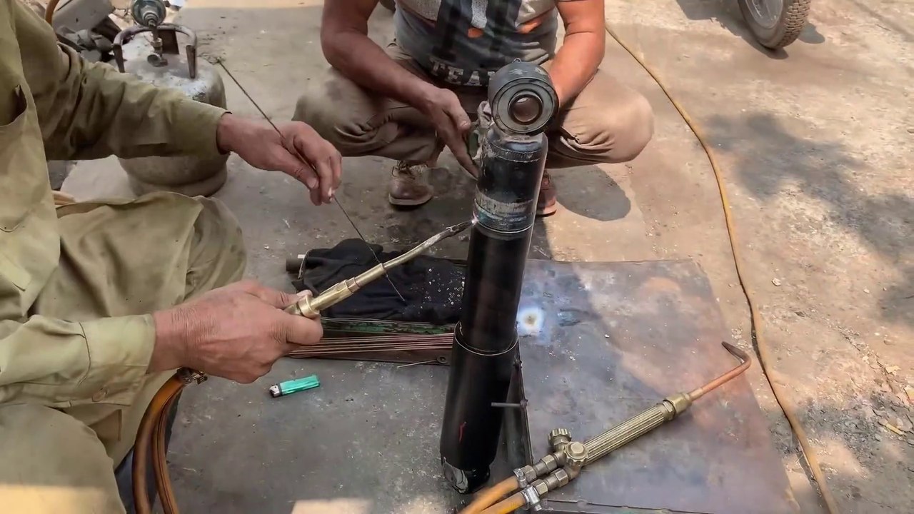 Rebuilding Heavy Duty Front Shock In Workshop - Repairing Shock Absorber - Refilling Oil Shock