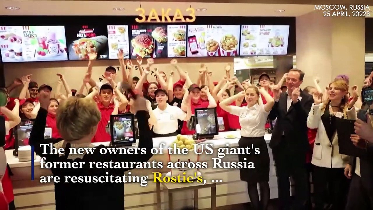 Russie: Le premier restaurant Rostic’s, censé remplacer la marque KFC, a ouvert ses portes à Moscou, après le retrait de la célèbre chaîne américaine de restauration rapide en réaction à l’offensive en Ukraine - Regardez