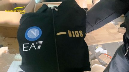 Napoli, la febbre da scudetto "eccita" anche la contraffazione: sequestrato deposito del falso (26.04.23)