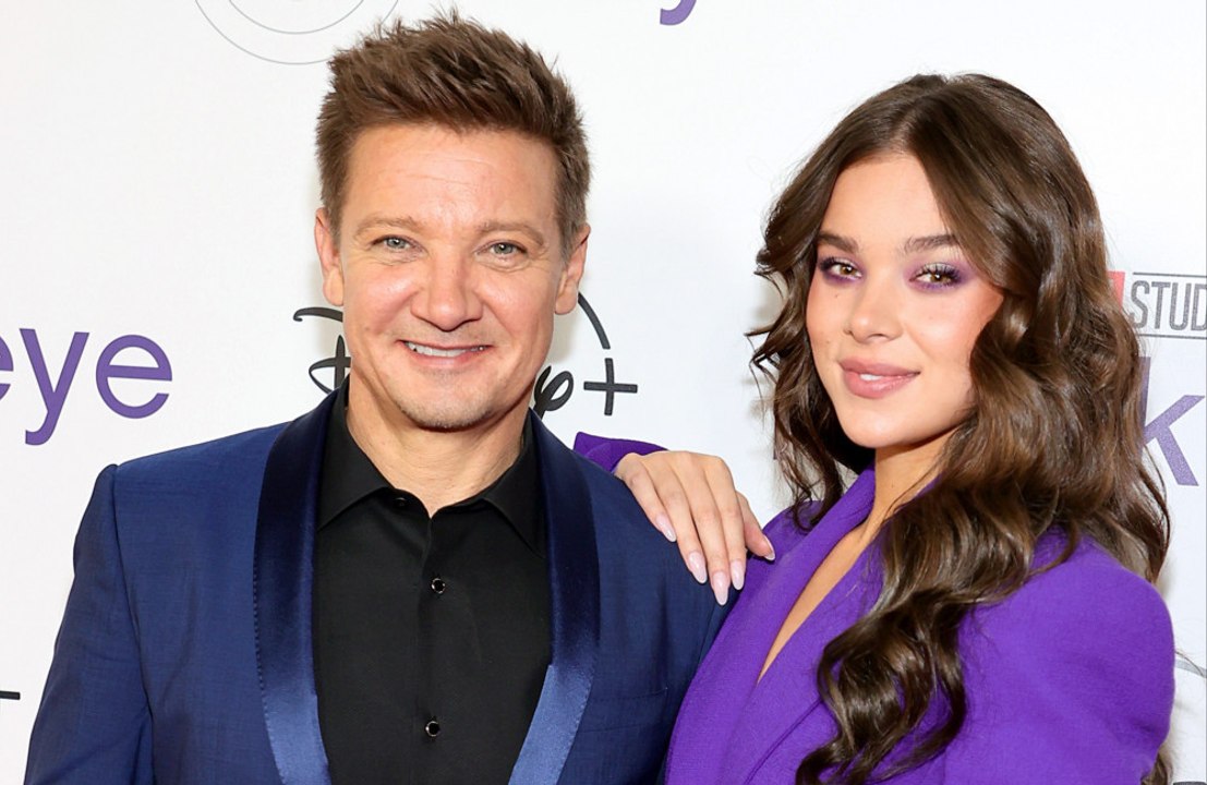 Hailee Steinfeld est "tellement reconnaissante" que Jeremy Renner se remette de son accident de chasse-neige.