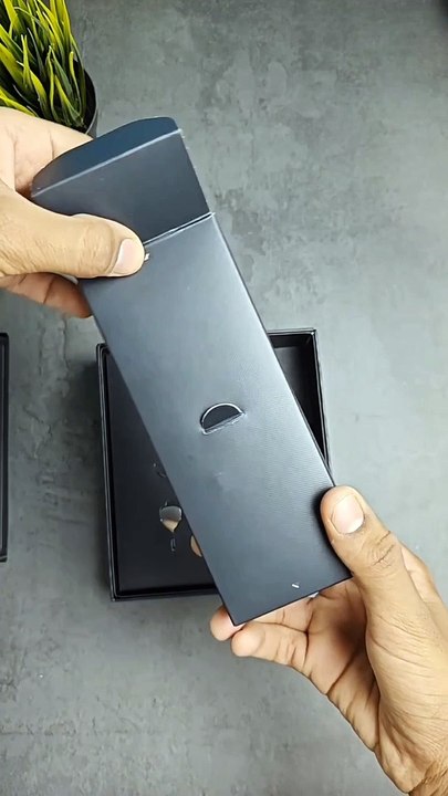 Vivo X90 Unboxing! It features 6.78″ FHD+ 120Hz OLED display, Dimensity 9200, 8GB RAM, Zeiss camera, and V2 imaging chip for amazing low light shots!! ⁣ ⁣ #vivox90 #vivo #vivox90pro