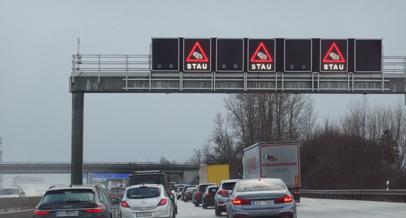 Adac warnt vor mega-stau zum maiwochenende!