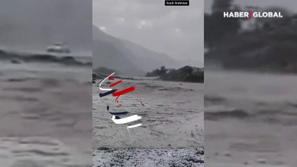 Bu da oldu: Çöl dolu yağışı ile beyaza büründü!