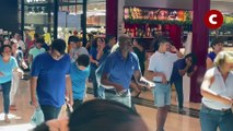 Flash mob au Carrefour de Sainte-Suzanne pour sensibiliser à l'autisme