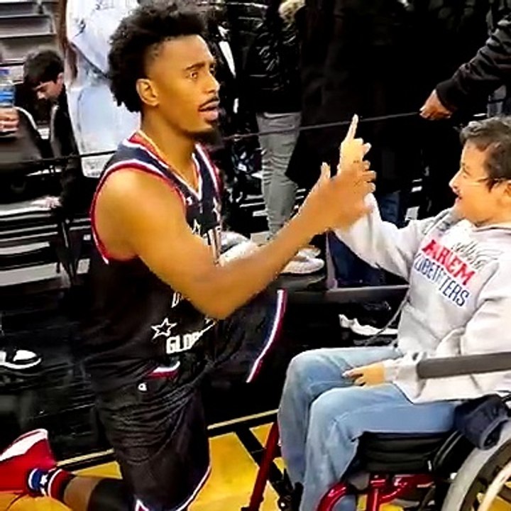 Lucius, membre des Harlem Globetrotters, redonne le sourire à des enfants malades !