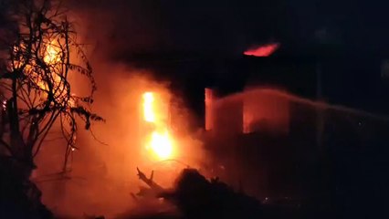 Watch Video: अचानक लगी आग - आग ने लिया विकराल रूप