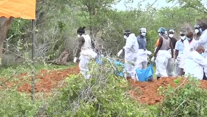 Aumenta a 90 el número de cadáveres exhumados de la 'secta de la muerte' en Kenia