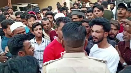 घायल को बिना देखे किया रैफर, रास्ते में मौत, हंगामा