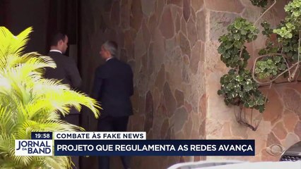 Câmara aprova urgência em projeto que combate fake news 26/04/2023 13:50:35