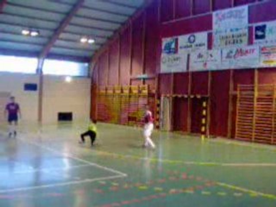 juju 11onze ans aux tournoir de foot en salle de senior