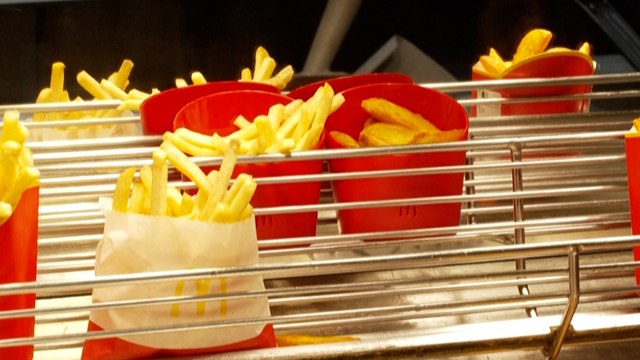 On se fait arnaquer : les portions de frites de McDonald's sont-elles  volontairement réduites ?