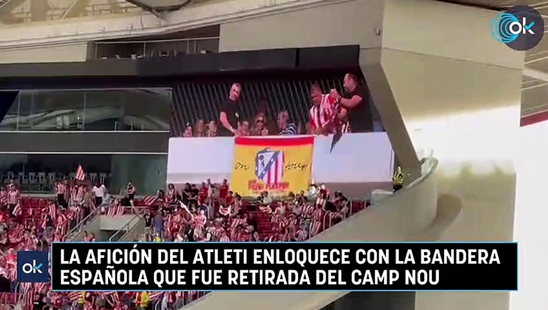 La afición del Atleti saca la bandera al balcón durante el confinamiento  por coronavirus