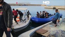 شاهد: خفر السواحل الليبي ينقذ عشرات المهاجرين ويوصل قواربهم إلى بر الأمان في القره بوللي