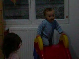 matheo fais du toboggan