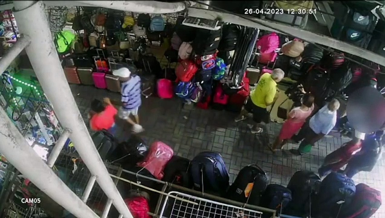 VÍDEO: Homens roubam pertences de vítimas em plena luz do dia na Lapa, em Salvador