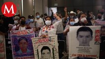 Estudiantes de la Normal de Ayotzinapa se manifiestan para exigir justicia en Guerrero