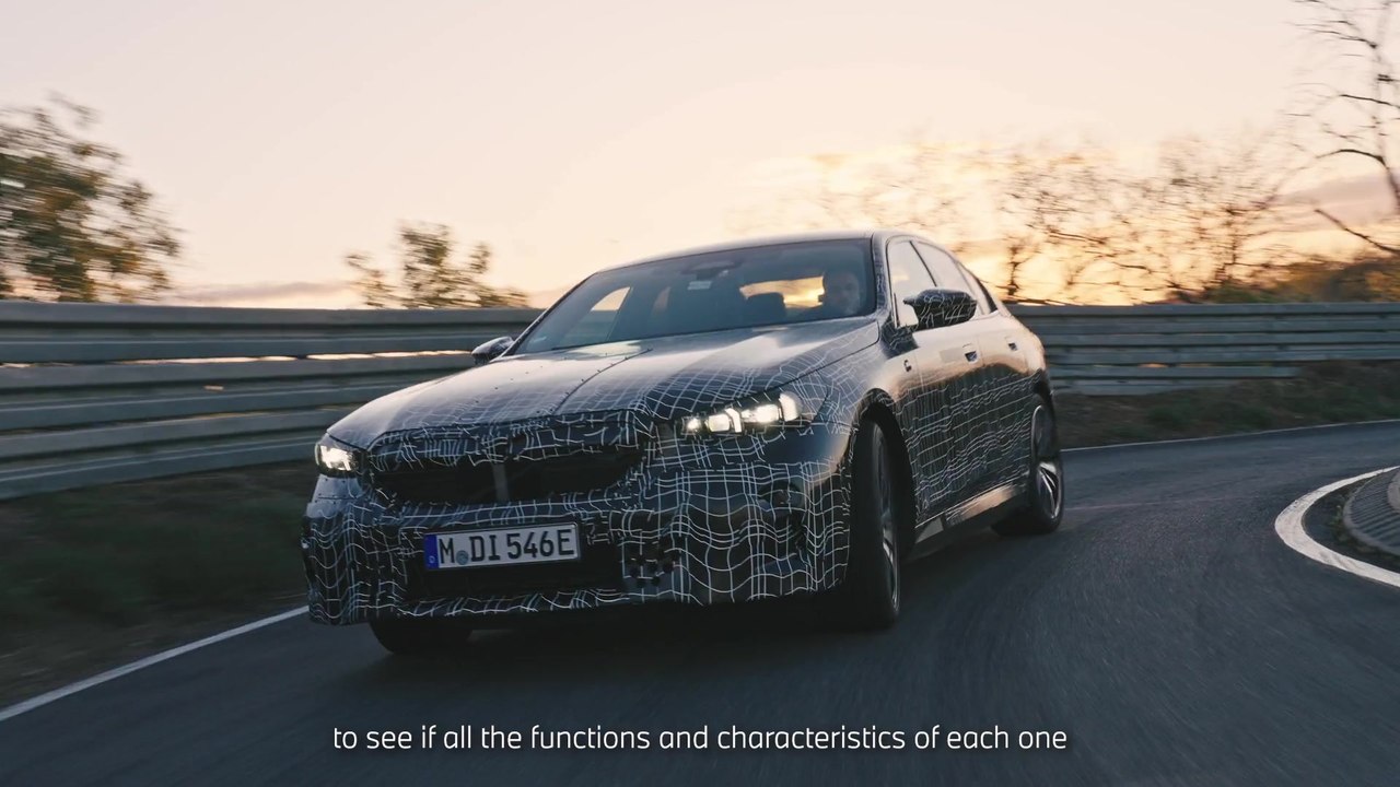 Der BMW i5 in der fahrdynamischen Sommererprobung
