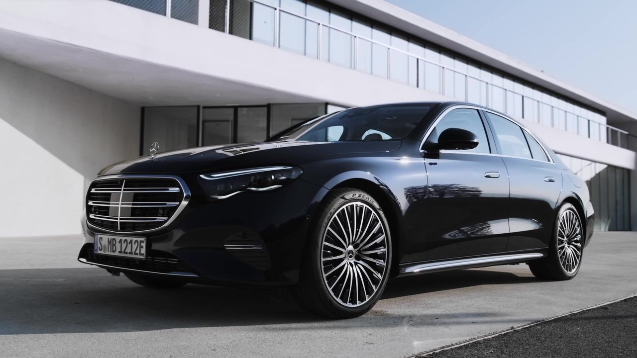Die neue Mercedes-Benz E-Klasse - Klassische Proportionen und besondere Charakterlinien beim Exterieur-Design
