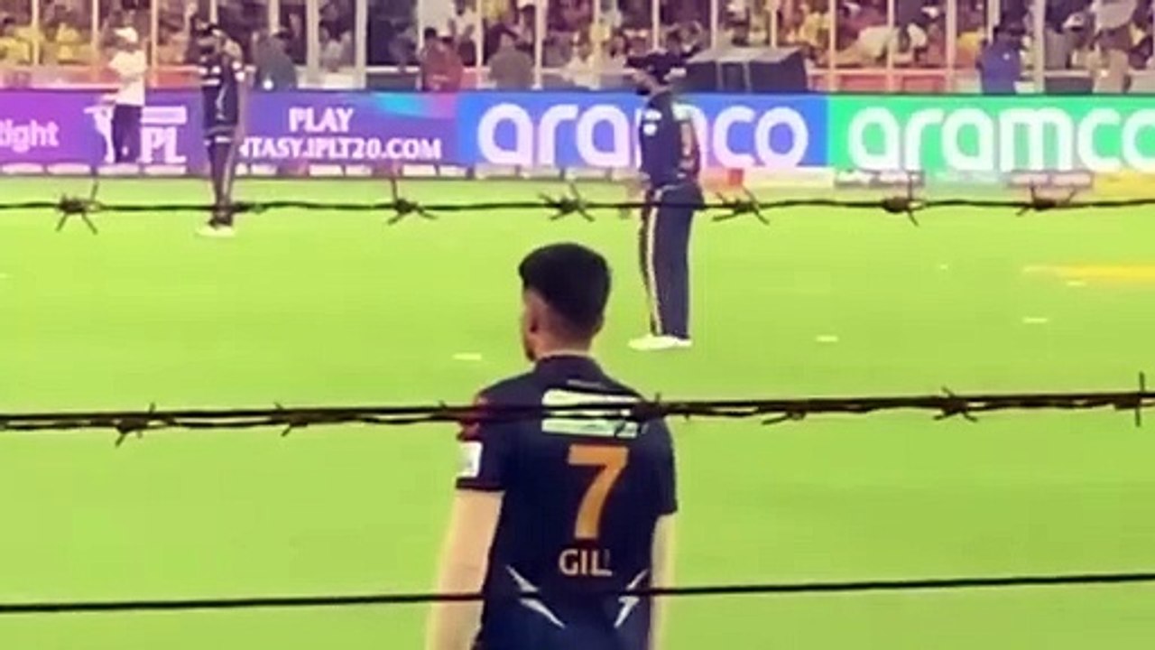 Sara Tendulkar's reaction when crowd was Chanting "Sara Bhabhi" for Shubman Gill near the boundary