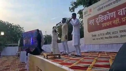 भजनों पर थिरके, जिंदगी को लेकर नया नजरिया अपनाने को जुटे शहरवासी