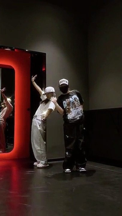 Amazing Cute girls Dance performance . How to perform street dance / Dance tutorial