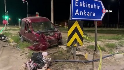 Otomobil tırdan tıra resmen sekti!