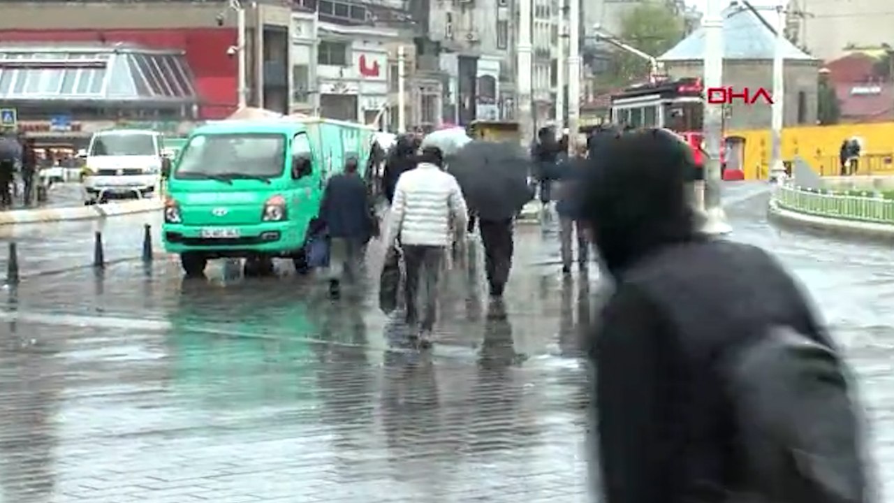 İstanbul'da sağanak yağış etkili oldu