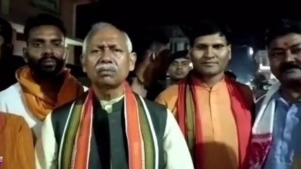 सारण: पुराना मांझी स्टेशन को किया गया बंद, आक्रोशित लोगों ने सांसद को सौंपा ज्ञापन