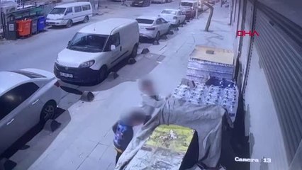 SULTANGAZİ'DE 2 ÇOCUK PET SU ŞİŞELERİNİ BÖYLE PATLATTI