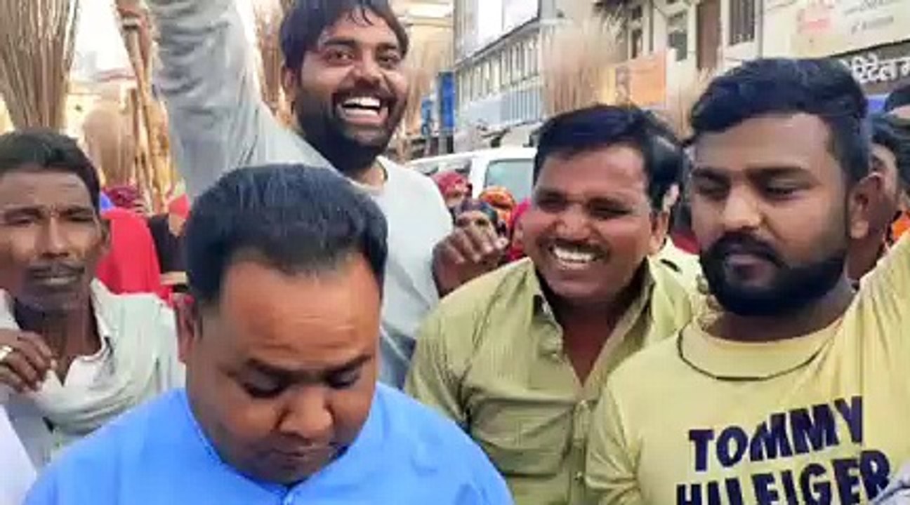 मांगों को लेकर सफाई कर्मचारी हड़ताल पर....देखें वीडियो